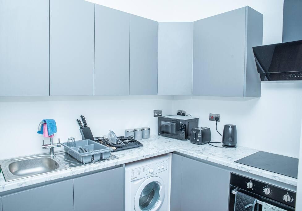 Aylesbury Apartment 1 With Free Parking Exterior photo