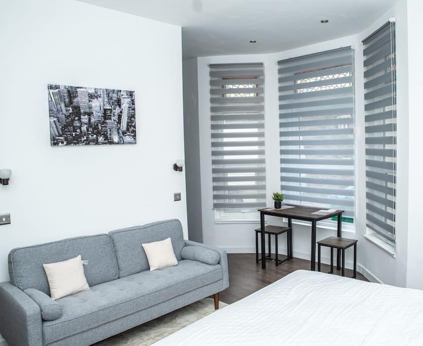 Aylesbury Apartment 1 With Free Parking Exterior photo